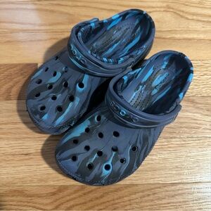 CROCS Kids' aqua, navy, and charcoal swirl
